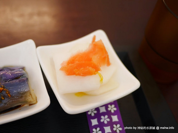 吉津日式定食：【食記】台中吉津日式玉定食@南屯捷運MRT溝仔墘 : 豬排口感還可以, 不過白飯偏乾略黏,配菜過於無味,蒸蛋略水