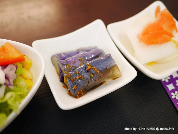 吉津日式定食：【食記】台中吉津日式玉定食@南屯捷運MRT溝仔墘 : 豬排口感還可以, 不過白飯偏乾略黏,配菜過於無味,蒸蛋略水