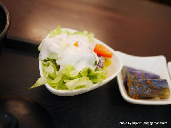 吉津日式定食：【食記】台中吉津日式玉定食@南屯捷運MRT溝仔墘 : 豬排口感還可以, 不過白飯偏乾略黏,配菜過於無味,蒸蛋略水