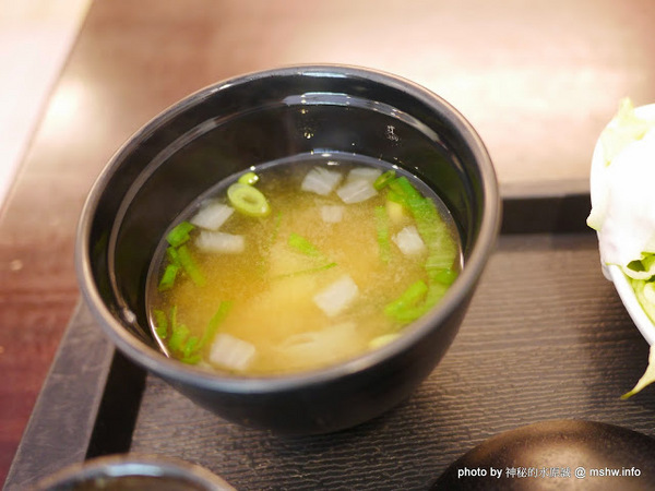 吉津日式定食：【食記】台中吉津日式玉定食@南屯捷運MRT溝仔墘 : 豬排口感還可以, 不過白飯偏乾略黏,配菜過於無味,蒸蛋略水