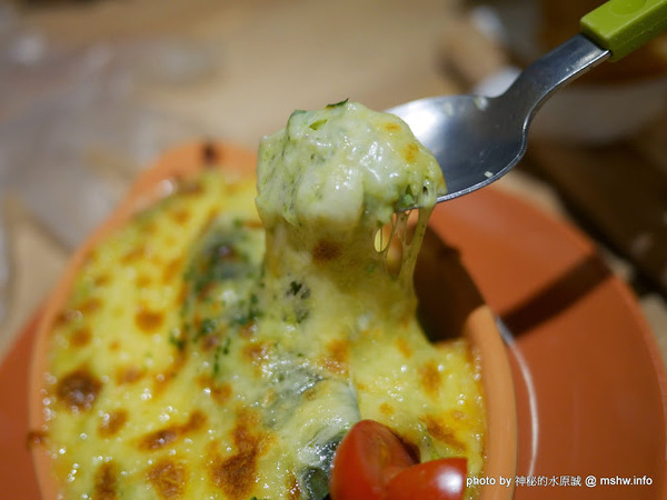 Mambo Burger慢堡(東海店)：【食記】台中Mambo Burger 慢堡 (東海店)@龍井東海夜市捷運BRT東海別墅 : 口味與實力兼具, 值得慢慢品嘗的手作料理