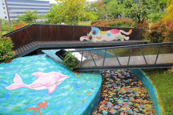 幾米許諾之地：【台南景點】幾米公園願望盛開~許諾之地，鳳凰花與阿勃勒及愛心樹三樹花交疊的特殊景觀