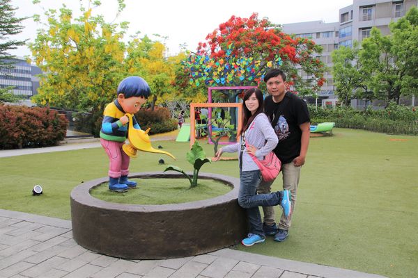 幾米許諾之地：【台南景點】幾米公園願望盛開~許諾之地，鳳凰花與阿勃勒及愛心樹三樹花交疊的特殊景觀