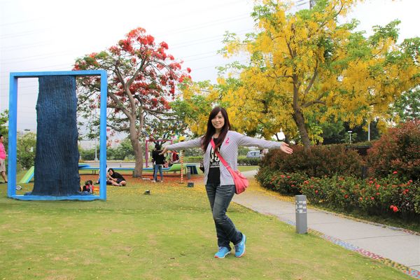 幾米許諾之地：【台南景點】幾米公園願望盛開~許諾之地，鳳凰花與阿勃勒及愛心樹三樹花交疊的特殊景觀