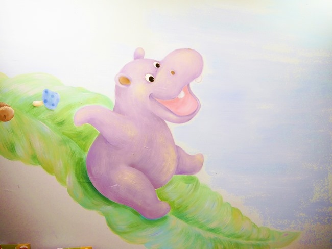 │台北。天母│Hello！Jazz！親子餐廳。玻璃屋沙池、球池…孩子最愛的動物童畫森林