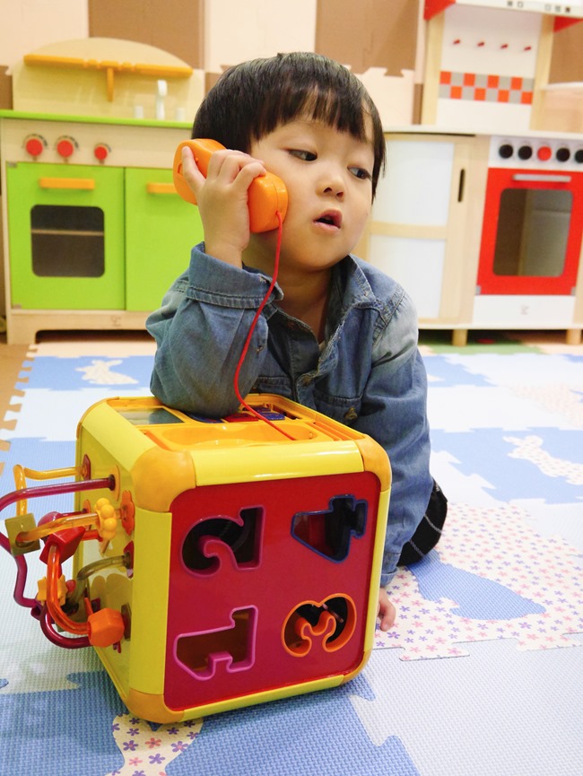 │台北。天母│Hello！Jazz！親子餐廳。玻璃屋沙池、球池…孩子最愛的動物童畫森林