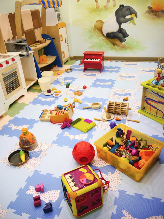 │台北。天母│Hello！Jazz！親子餐廳。玻璃屋沙池、球池…孩子最愛的動物童畫森林