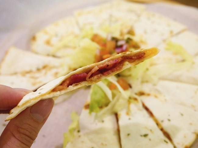 │台北。天母│Hello！Jazz！親子餐廳。玻璃屋沙池、球池…孩子最愛的動物童畫森林