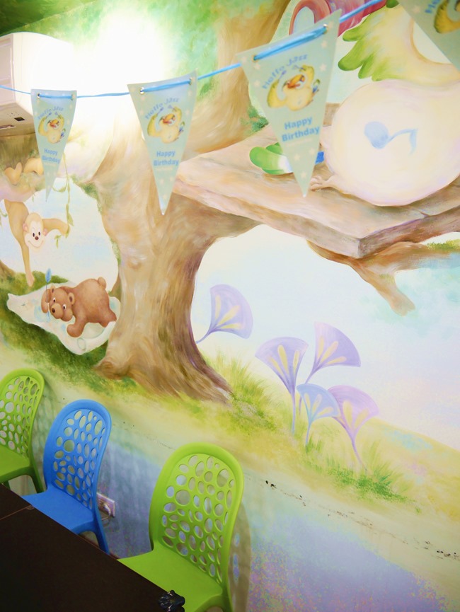 │台北。天母│Hello！Jazz！親子餐廳。玻璃屋沙池、球池…孩子最愛的動物童畫森林