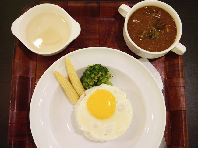 │台北。天母│Hello！Jazz！親子餐廳。玻璃屋沙池、球池…孩子最愛的動物童畫森林