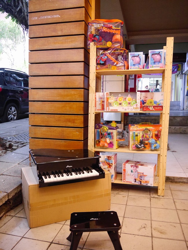 │台北。天母│Hello！Jazz！親子餐廳。玻璃屋沙池、球池…孩子最愛的動物童畫森林