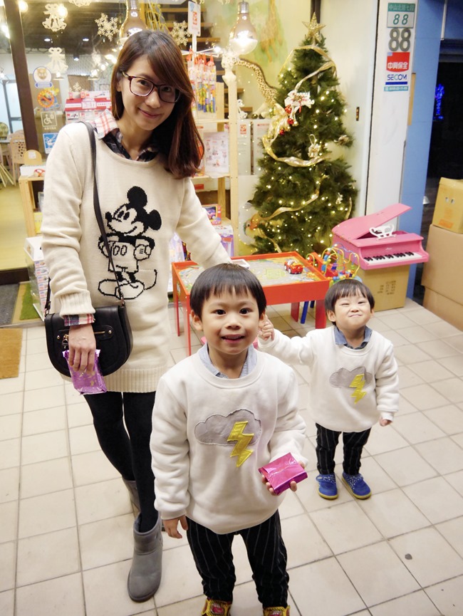 │台北。天母│Hello！Jazz！親子餐廳。玻璃屋沙池、球池…孩子最愛的動物童畫森林