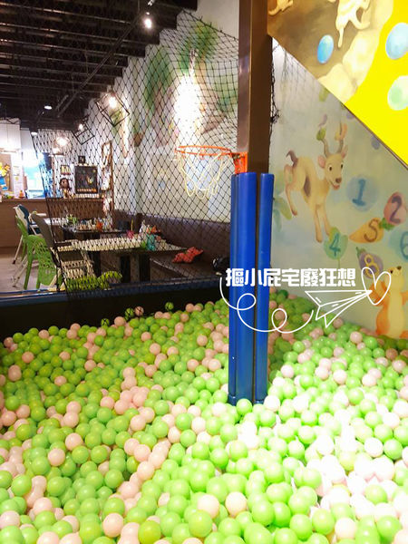 【台北親子餐廳】Hello Jazz！親子餐廳－小朋友的天堂，球池、沙坑、迷你廚房、玩具和故事書樣樣具備！