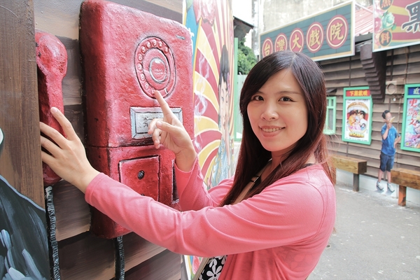 沙鹿美仁里彩繪巷:【台中沙鹿景點】美仁里彩繪村~香噴噴的統一肉燥麵,拍過微電影的小時光麵館,黑貓食堂,以及柑仔店和美仁國小,場景互動力十足