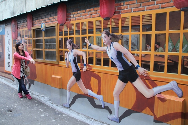 沙鹿美仁里彩繪巷:【台中沙鹿景點】美仁里彩繪村~香噴噴的統一肉燥麵,拍過微電影的小時光麵館,黑貓食堂,以及柑仔店和美仁國小,場景互動力十足