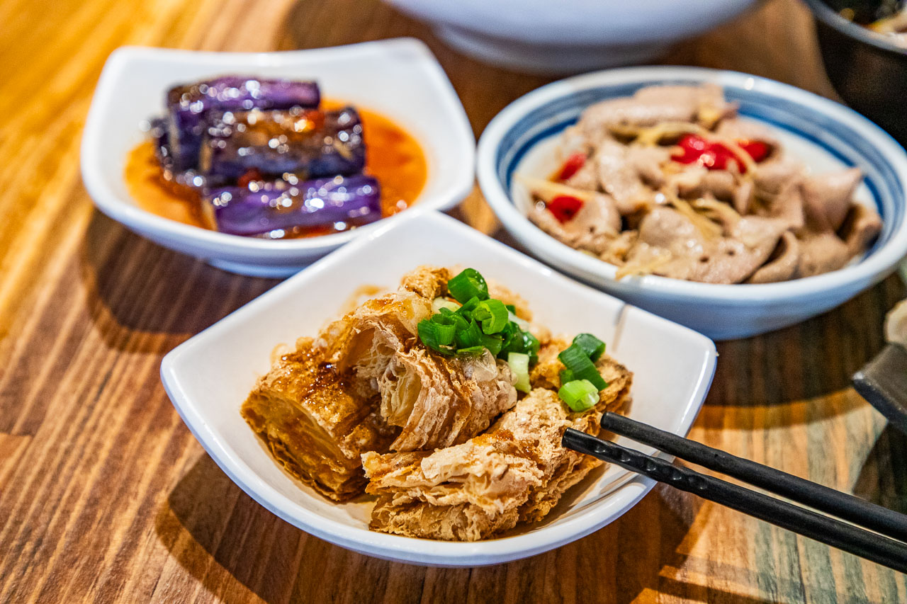 台中平價版鼎泰豐!必比登排隊名饕之鄉李姐的店,高CP值小籠湯包 牛肉麵。