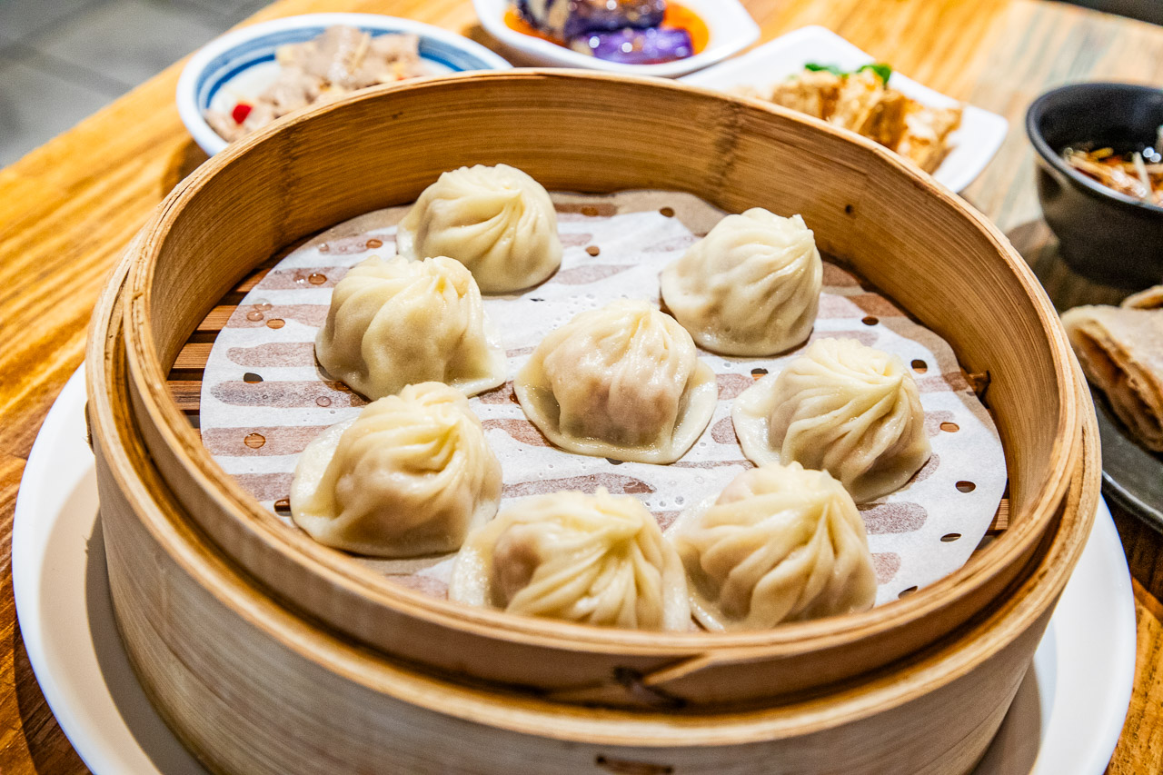 台中平價版鼎泰豐!必比登排隊名饕之鄉李姐的店,高CP值小籠湯包 牛肉麵。