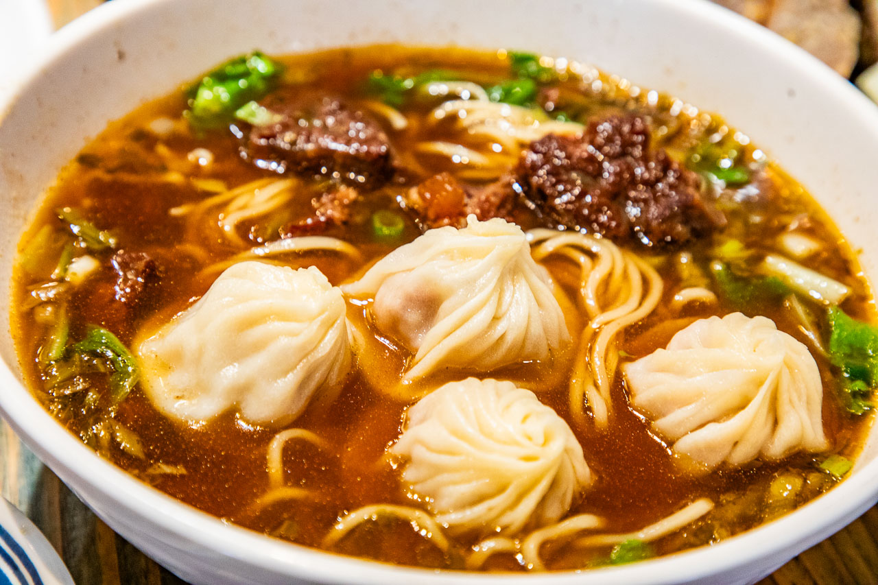 台中平價版鼎泰豐!必比登排隊名饕之鄉李姐的店,高CP值小籠湯包 牛肉麵。