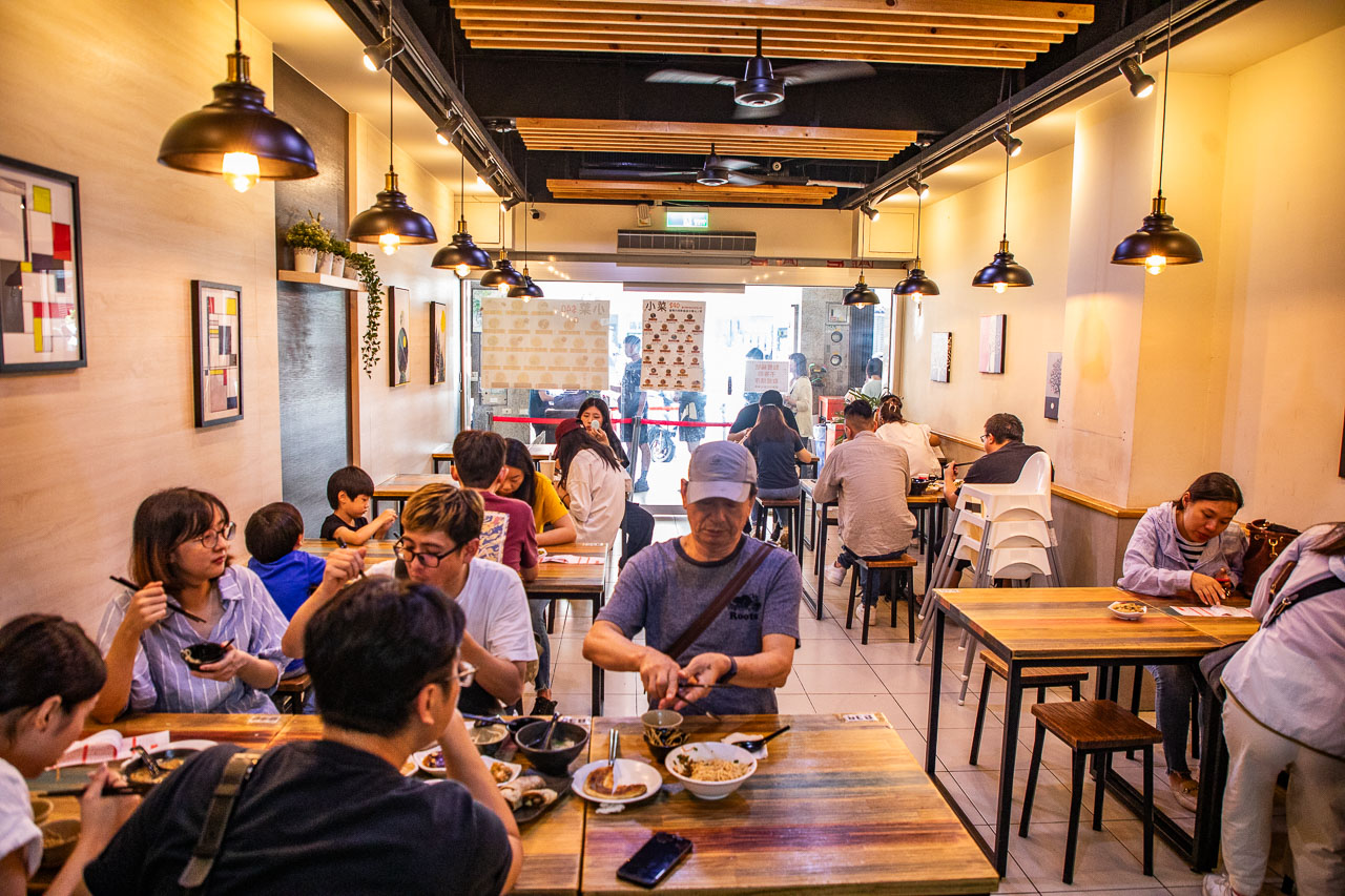 台中平價版鼎泰豐!必比登排隊名饕之鄉李姐的店,高CP值小籠湯包 牛肉麵。