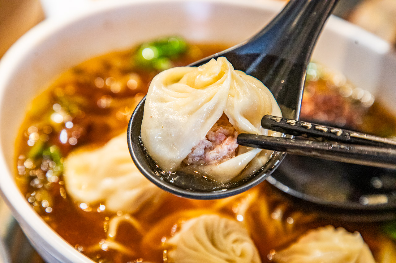 台中平價版鼎泰豐!必比登排隊名饕之鄉李姐的店,高CP值小籠湯包 牛肉麵。