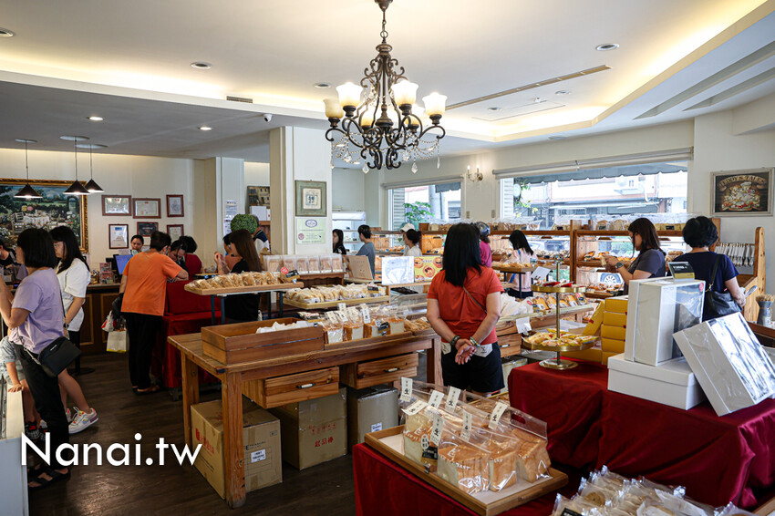 小熊菓子又有新品!尺寸長達25公分雞排可頌,極致酥脆又酥鬆