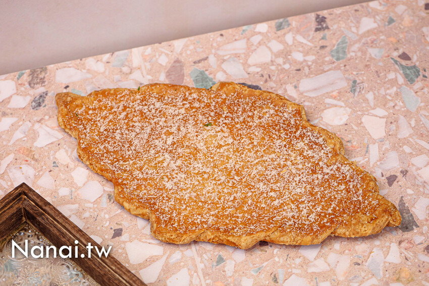 小熊菓子又有新品!尺寸長達25公分雞排可頌,極致酥脆又酥鬆