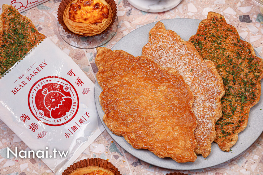 小熊菓子又有新品!尺寸長達25公分雞排可頌,極致酥脆又酥鬆