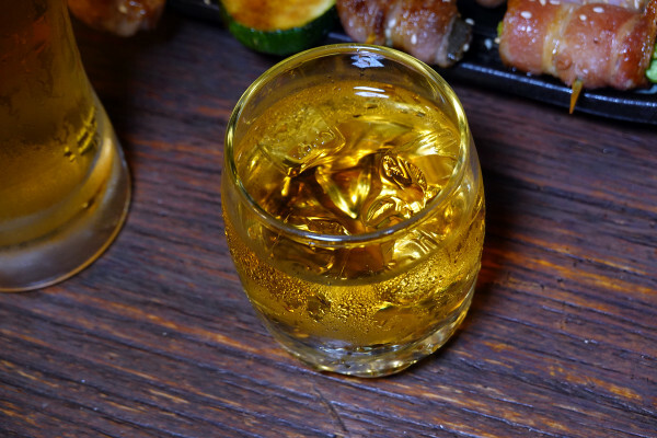 新北必吃美食-板橋隱居府中店，府中捷運站居酒屋推薦，有好吃串燒、啤酒、創意日式料理的新北居酒屋