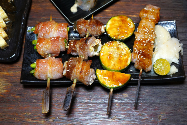 新北必吃美食-板橋隱居府中店，府中捷運站居酒屋推薦，有好吃串燒、啤酒、創意日式料理的新北居酒屋