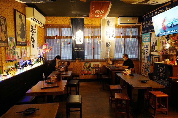 新北必吃美食-板橋隱居府中店，府中捷運站居酒屋推薦，有好吃串燒、啤酒、創意日式料理的新北居酒屋