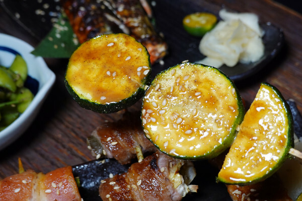 新北必吃美食-板橋隱居府中店，府中捷運站居酒屋推薦，有好吃串燒、啤酒、創意日式料理的新北居酒屋