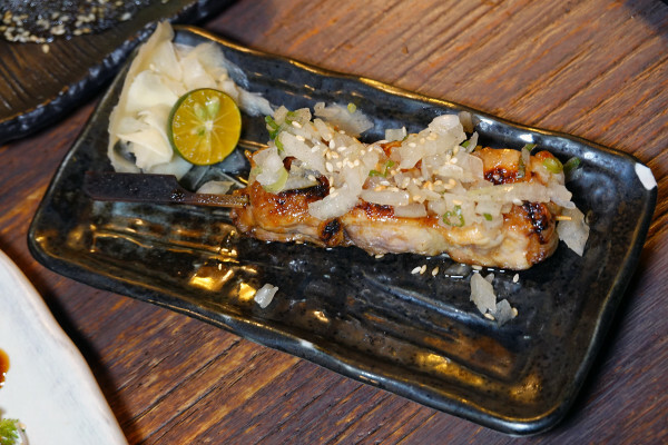 新北必吃美食-板橋隱居府中店，府中捷運站居酒屋推薦，有好吃串燒、啤酒、創意日式料理的新北居酒屋