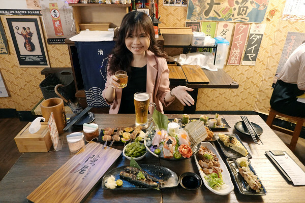 新北必吃美食-板橋隱居府中店，府中捷運站居酒屋推薦，有好吃串燒、啤酒、創意日式料理的新北居酒屋
