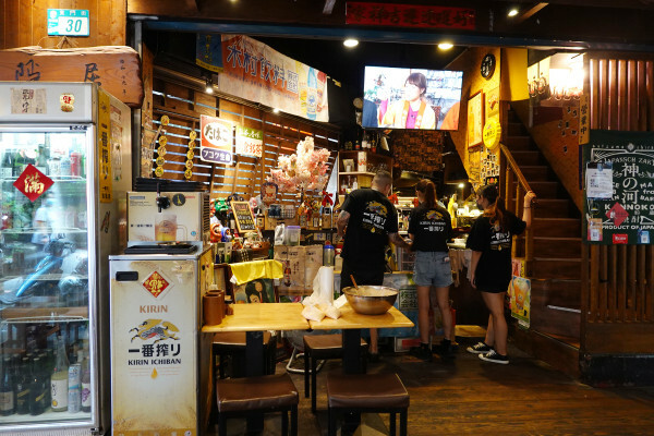 新北必吃美食-板橋隱居府中店，府中捷運站居酒屋推薦，有好吃串燒、啤酒、創意日式料理的新北居酒屋