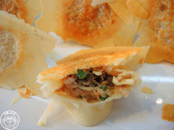 鎮新記飲茶餐廳:呷飽祙【台中西屯・鎮新記】有長翅膀的銷魂煎餃 鎮新記飲茶餐廳:呷飽祙【台中西屯・鎮新記】有長翅膀的銷魂煎餃