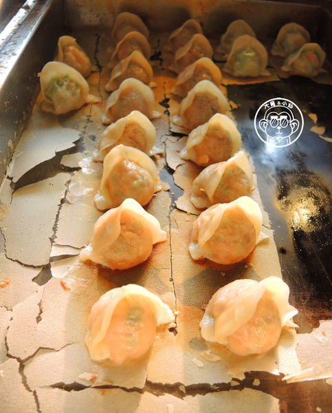 鎮新記飲茶餐廳:呷飽祙【台中西屯・鎮新記】有長翅膀的銷魂煎餃 鎮新記飲茶餐廳:呷飽祙【台中西屯・鎮新記】有長翅膀的銷魂煎餃