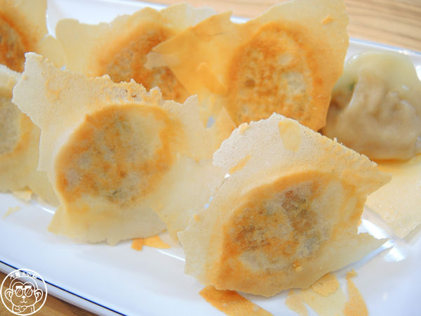 鎮新記飲茶餐廳:呷飽祙【台中西屯・鎮新記】有長翅膀的銷魂煎餃 鎮新記飲茶餐廳:呷飽祙【台中西屯・鎮新記】有長翅膀的銷魂煎餃