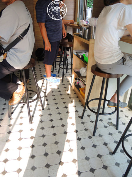 鎮新記飲茶餐廳:呷飽祙【台中西屯・鎮新記】有長翅膀的銷魂煎餃 鎮新記飲茶餐廳:呷飽祙【台中西屯・鎮新記】有長翅膀的銷魂煎餃