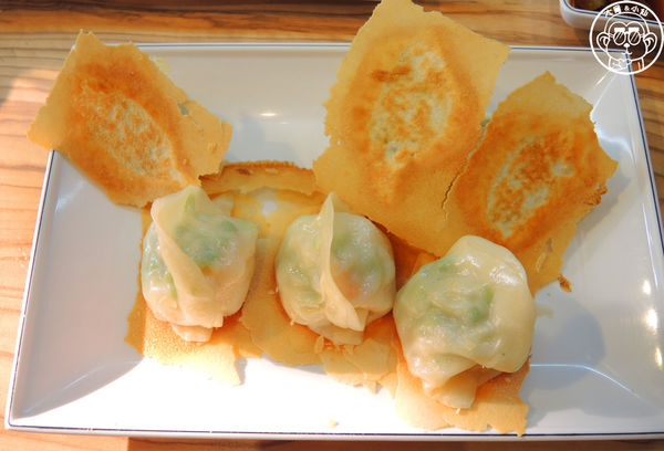 鎮新記飲茶餐廳:呷飽祙【台中西屯・鎮新記】有長翅膀的銷魂煎餃 鎮新記飲茶餐廳:呷飽祙【台中西屯・鎮新記】有長翅膀的銷魂煎餃