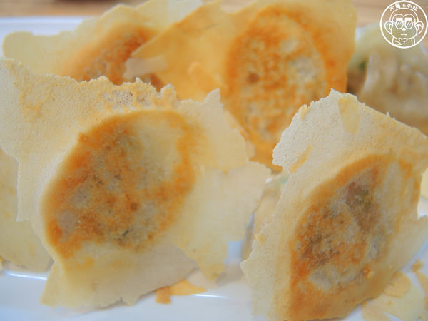 鎮新記飲茶餐廳:呷飽祙【台中西屯・鎮新記】有長翅膀的銷魂煎餃 鎮新記飲茶餐廳:呷飽祙【台中西屯・鎮新記】有長翅膀的銷魂煎餃