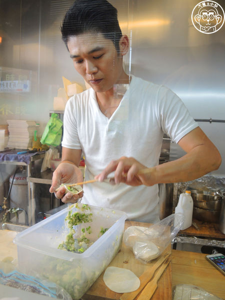 鎮新記飲茶餐廳:呷飽祙【台中西屯・鎮新記】有長翅膀的銷魂煎餃 鎮新記飲茶餐廳:呷飽祙【台中西屯・鎮新記】有長翅膀的銷魂煎餃