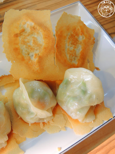 鎮新記飲茶餐廳:呷飽祙【台中西屯・鎮新記】有長翅膀的銷魂煎餃 鎮新記飲茶餐廳:呷飽祙【台中西屯・鎮新記】有長翅膀的銷魂煎餃