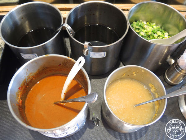 鎮新記飲茶餐廳:呷飽祙【台中西屯・鎮新記】有長翅膀的銷魂煎餃 鎮新記飲茶餐廳:呷飽祙【台中西屯・鎮新記】有長翅膀的銷魂煎餃