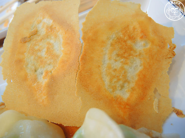 鎮新記飲茶餐廳:呷飽祙【台中西屯・鎮新記】有長翅膀的銷魂煎餃 鎮新記飲茶餐廳:呷飽祙【台中西屯・鎮新記】有長翅膀的銷魂煎餃