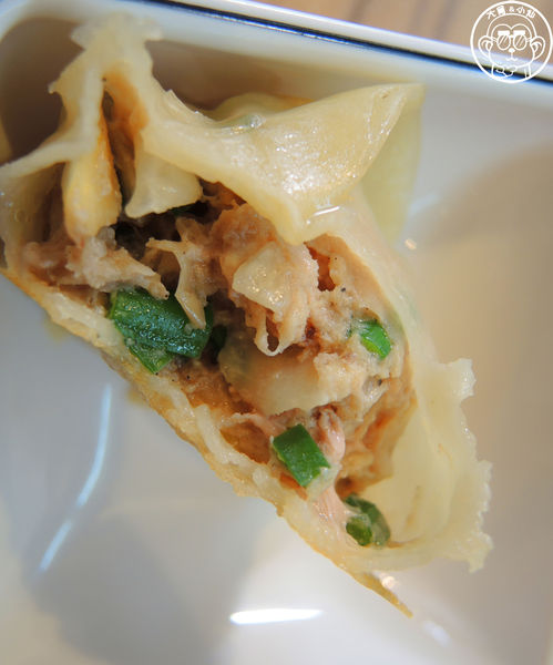 鎮新記飲茶餐廳:呷飽祙【台中西屯・鎮新記】有長翅膀的銷魂煎餃 鎮新記飲茶餐廳:呷飽祙【台中西屯・鎮新記】有長翅膀的銷魂煎餃