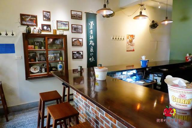 [食記] 新竹東區-墨簡單料理 中午時段 牛肉麵 麻辣牛肉麵椒香酥麻 半筋半肉膠質豐富 清燉雞腿麵湯頭清燉味道香醇