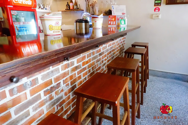 [食記] 新竹東區-墨簡單料理 中午時段 牛肉麵 麻辣牛肉麵椒香酥麻 半筋半肉膠質豐富 清燉雞腿麵湯頭清燉味道香醇