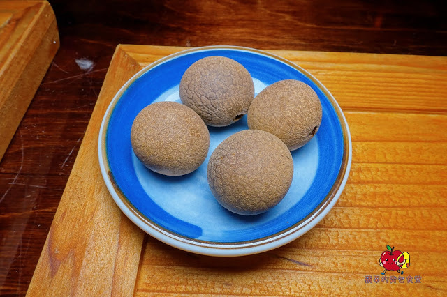 [食記] 新竹東區-墨簡單料理 中午時段 牛肉麵 麻辣牛肉麵椒香酥麻 半筋半肉膠質豐富 清燉雞腿麵湯頭清燉味道香醇