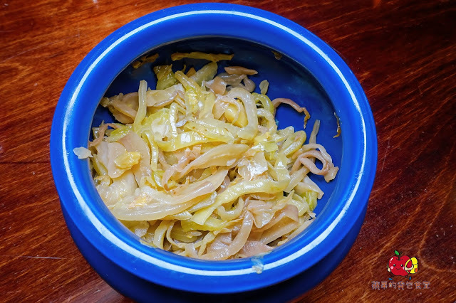 [食記] 新竹東區-墨簡單料理 中午時段 牛肉麵 麻辣牛肉麵椒香酥麻 半筋半肉膠質豐富 清燉雞腿麵湯頭清燉味道香醇