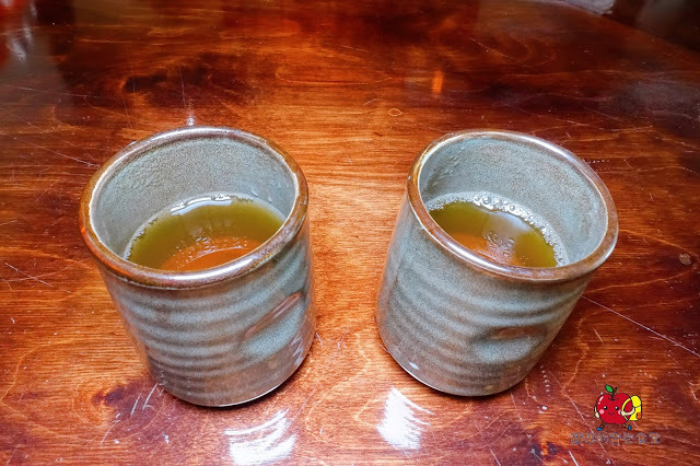 [食記] 新竹東區-墨簡單料理 中午時段 牛肉麵 麻辣牛肉麵椒香酥麻 半筋半肉膠質豐富 清燉雞腿麵湯頭清燉味道香醇